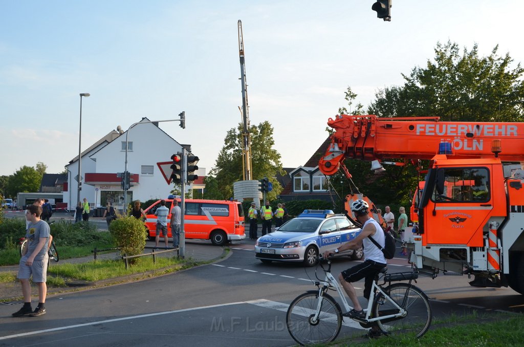 Kran drohte umzustuerzen Koeln Porz Zuendorf Hauptstr P037.JPG - Miklos Laubert